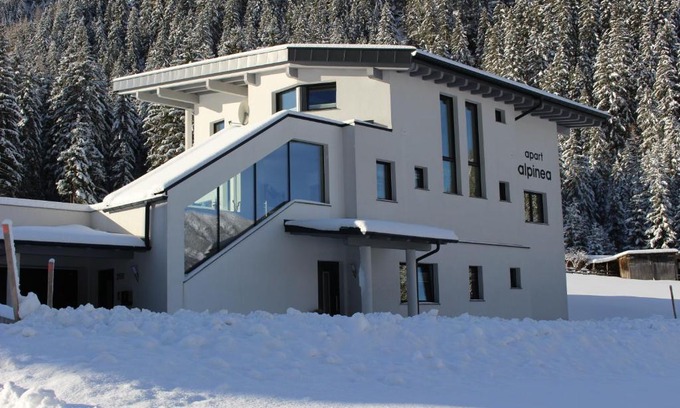 Sankt Leonhard im Pitztal Apartment | Oceanfront Retreat at Apart Alpinea with Hot Tub & Views
