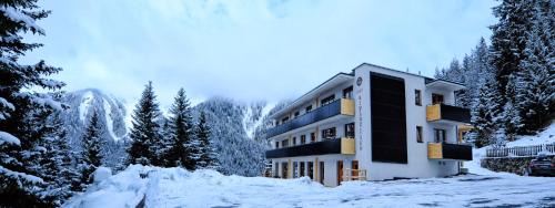 Spiss Apartment | Family-Friendly Apart Alpenglüh’n with Top Ratings