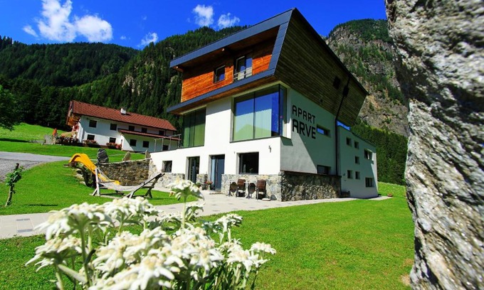 Sankt Leonhard im Pitztal Apartment | Inviting Oceanfront Stay at Apart Arve with Hot Tub
