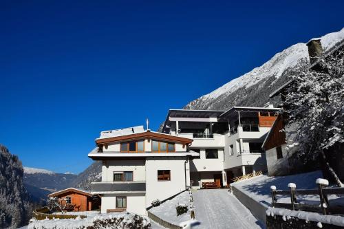 Sankt Leonhard im Pitztal Apartment | Top-Rated Apart Belvita with Family-Friendly Amenities