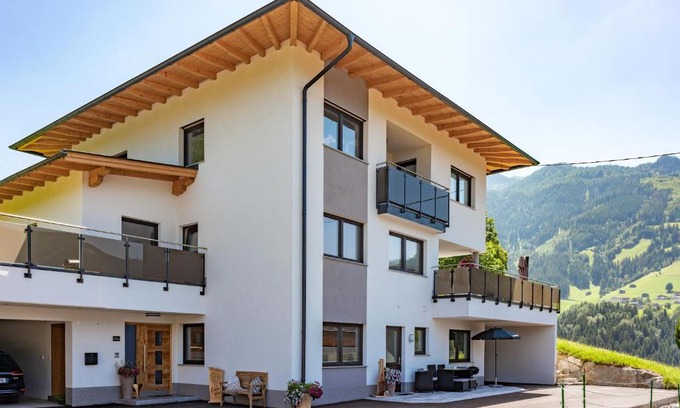 Gerlosbergeben Apartment | Family-Friendly Stay at Apart Bergluft - Rated 8/10!