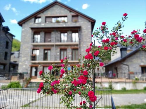 Broto Apartment | Family-Friendly Retreat at Casa Juaneta Pirineo-Ordesa