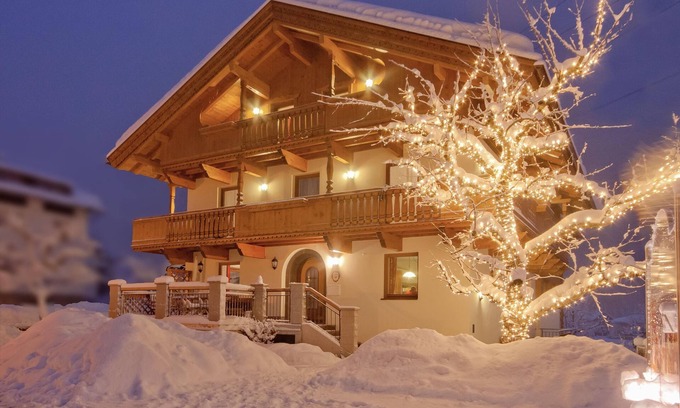 Mayrhofen Apartment | Discover Apart Central: Premium Mountain Retreat & Gardens