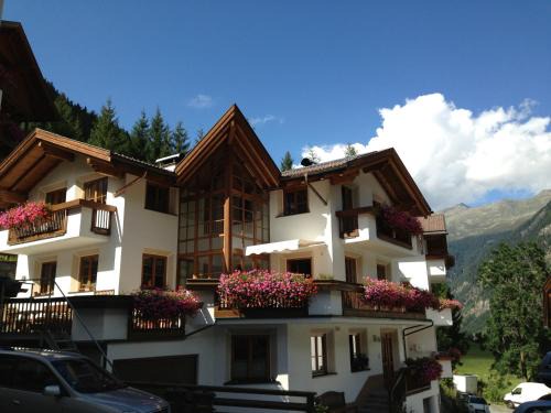 Feichten Apartment | Delightful Apart Christa: Family-Friendly with Hot Tub