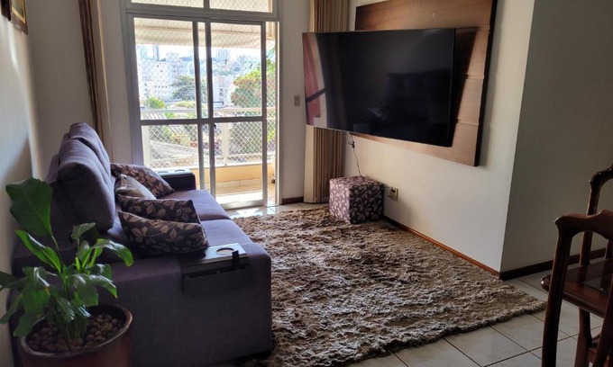 Santa Monica Apartment | Spacious 3-Bedroom Apartment in Santa Monica - Pet Friendly