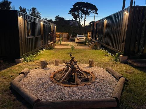 Los Acantilados House | Beautiful Oceanfront Apart Containers with Pet-Friendly Access