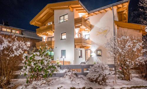 Mayrhofen Apartment | Discover Apart Dengg: Pet-Friendly Retreat with Top Reviews