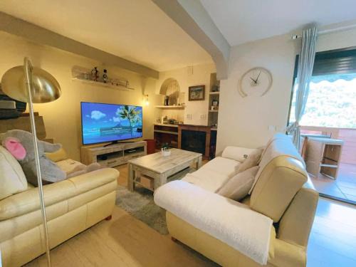 San Martin de Valdeiglesias Apartment | Stylish Vergel Suite: Oceanfront Stay with Private Beach
