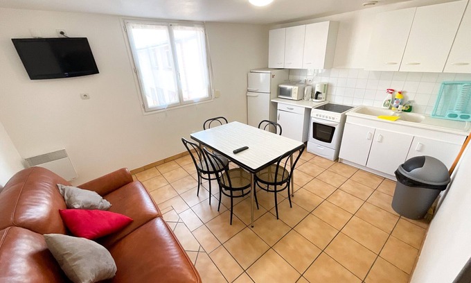 Saint-Martin-en-Campagne Apartment | Family-Friendly Apartment with Ensuite & Courtyard View