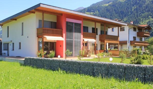 Uderns Apartment | Pet-Friendly Stay at Apart Hannah: Guest Rated 9.4/10