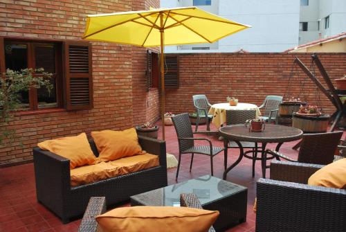 Villa Carlos Paz Apartment | Budget-Friendly Apart Hotel El Portico with Pool & Breakfast