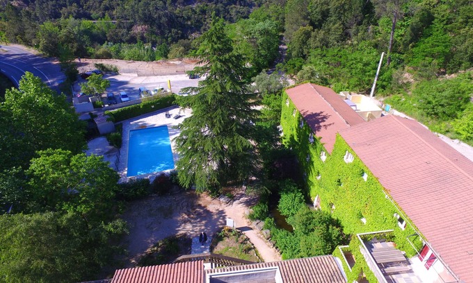 Corbes Hotel | Inviting Stay at Apart'Hotel Les 4 Sources with Pool & Breakfast