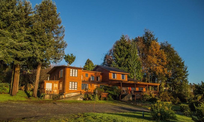 Panguipulli Hotel | Family-Friendly Apart Hotel Puchaley Lafquen with Hot Tub