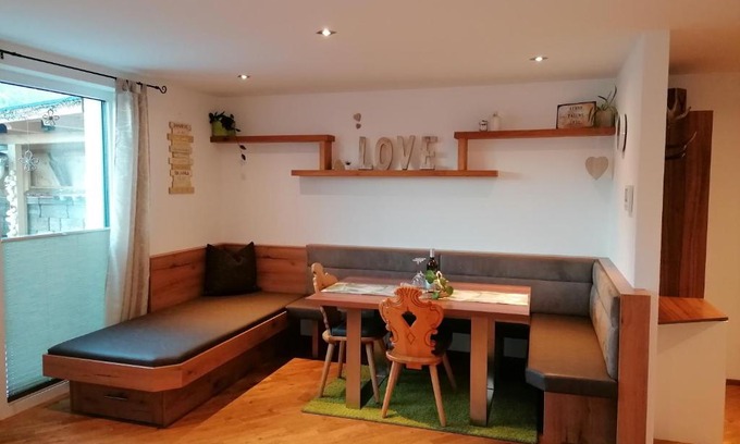 Grins Apartment | Guest Rated 9.6: Family-Friendly Stay at Apart Julia