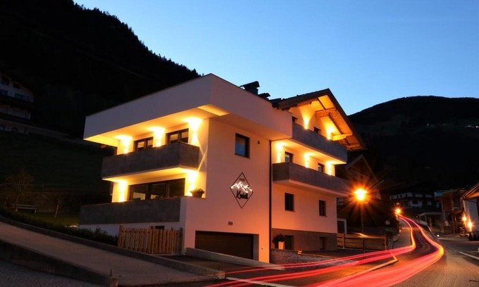 Hoarberg Apartment | Exceptional Stay at Apart Kreidl: Pet Friendly & Breakfast Included