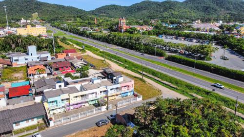 Praia da Armacao do Itapocoroi Apartment | Guest Rated 9.7: Apart Pousada Villa das Flores Awaits