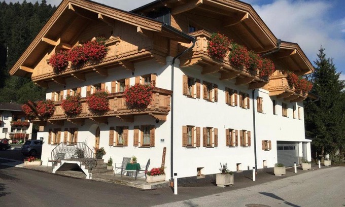 Gagering Apartment | Highly Rated Apart Söllbacherhof: Pet & Child Friendly Stay