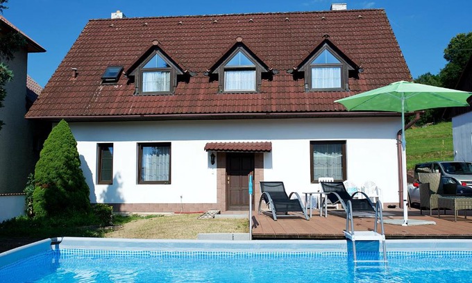 Hrivinuv Ujezd Apartment | Discover Apart Samont: Family-Friendly with Pool & 10/10 Rating