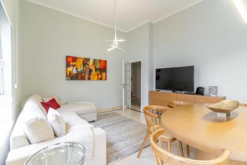 Carnide Apartment | Ideal T3 Apartment with Pool, Tennis & Family-Friendly Fun