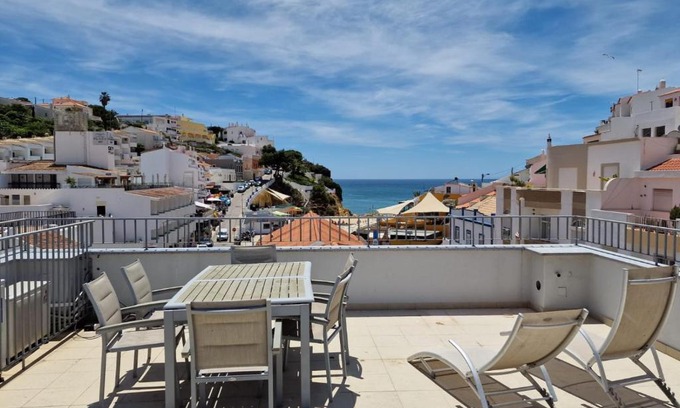 Poco Partido Apartment | Oceanfront Apart Vista Mar – Steps from Carvoeiro Beach