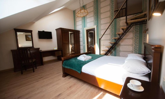 Lviv City Center Apartment | Prime Location at Apart Yaroslava Osmomysla 9 Square