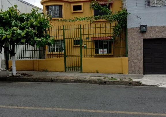 Catedral Apartment | Budget-Friendly Stay at Apart Yenny near Clinica Biblica