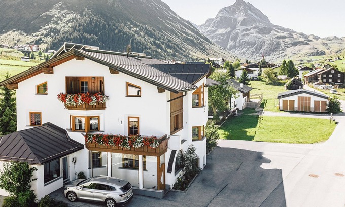Galtur Apartment | Cozy Apart Zimalis: Perfect Getaway for Couples and Friends