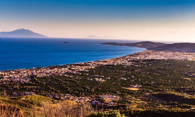 Urkmez Apartment | Garden Apartment in Izmir Seferihisar, Steps from the Sea