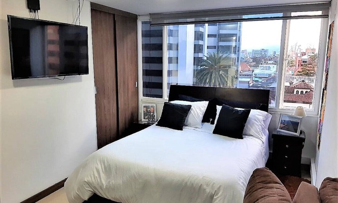 Chapinero Apartment | Cozy Amoblado Apartaestudio on Calle 72 with Spa & Kitchen