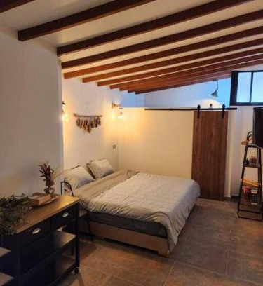Los Naranjos Apartment | Stylish Apartaestudio in El Poblado for Your Stay