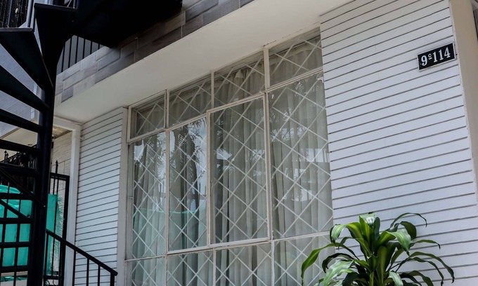 Cali Apartment | Modern Apartaestudio in Cali with Spa and Kitchen Amenities
