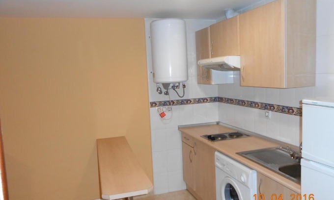 Ocana Apartment | Welcoming Apartahotel Los Hermanos: Pet-Friendly Retreat