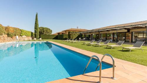 Navata Apartment | Discover Vila Birdie Suites: Relax by the Oceanfront Pool