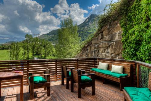 Sallent de Gallego Apartment | Family-Friendly Stay at Apartahotel Tres Quiñones, 9/10 Rated