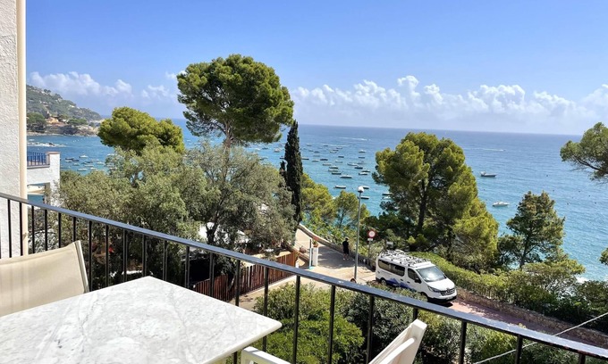 Calella de Palafrugell Apartment | Top-Rated Apartament Santa Agatha with Spa & Pet Friendly