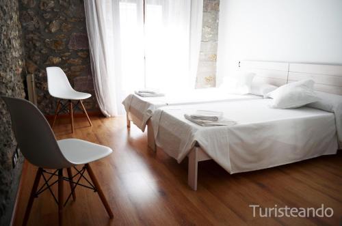 San Vicente de la Barquera Apartment | Modern Apartamento Llerandi 1B - Central Location & Family-Friendly