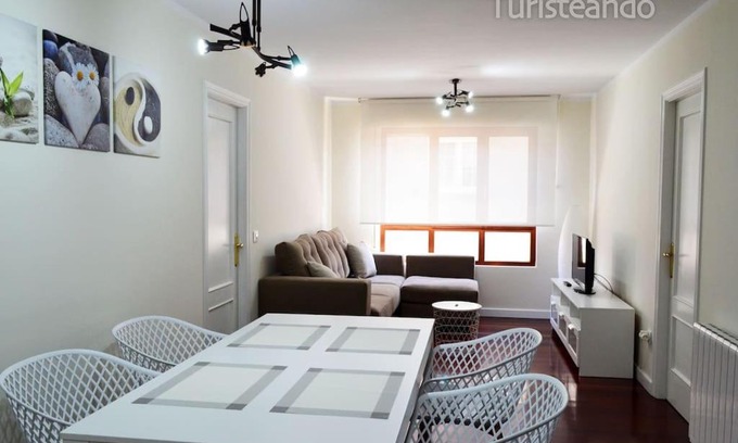 San Vicente de la Barquera Apartment | Kid-Friendly Escape at Apartamento Barlovento - Rated 9.2