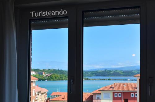 San Vicente de la Barquera Apartment | Cozy Apartment La Barquera with Scenic Ría Views