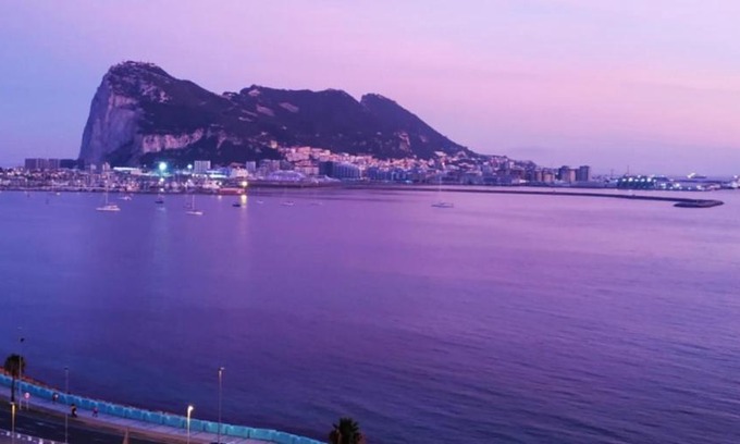 La Linea de la Concepcion Apartment | Scenic Oceanfront Apartments with Breathtaking Views