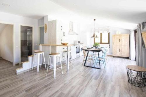 Villarroya de los Pinares Apartment | Creative Apartment VillaRubei: Top-Rated Family Getaway