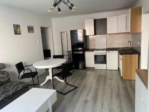 Ostrowiec Swietokrzyski Apartment | Cozy Apartament Centrum: Family & Pet-Friendly Retreat