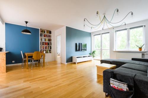 Bemowo Apartment | Stylish 2-Bedroom Apartment with Terrace and Pet-Friendly Amenities