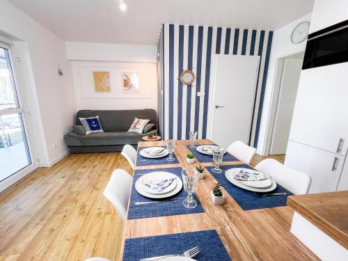 Poddabie Apartment | Family-Friendly Apartment 15B Blue Marine with Pool