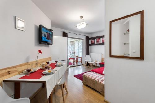 Zakopane Apartment | Discover TATRAHOLIDAY - Family-Friendly Akacjowy Apartment