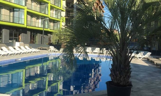 Mamaia-Sat Apartment | Relax at Alezzi Black&White: Pool and Breakfast Included