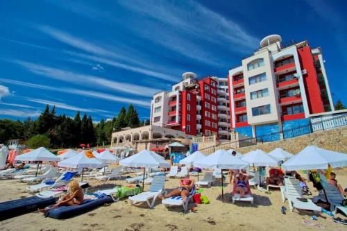 Nessebar Apartment | Beach Vibes: Oceanfront Apartment with Pool in Nessebar