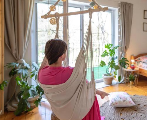 Ladek-Zdroj Apartment | Chic Apartament Boheme: Pet-Friendly with Breakfast & More