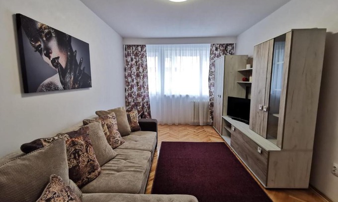 Deva Apartment | Top-Rated Apartament Carla-Maria with Hot Tub & Breakfast