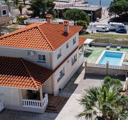 L'Ampolla Apartment | Relaxing Oceanfront Stay at Apartament Casa Bonfill