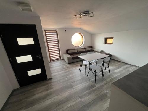 Turcinesti Apartment | Guest Rated 10/10: Family-Friendly Casa Dragoeni Apartment